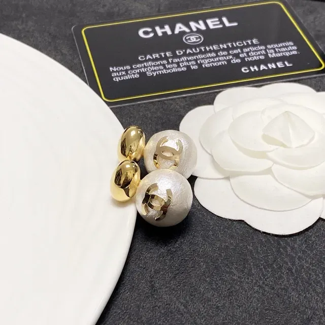 Chanel Pearl CC Logo Stud Earrings 4