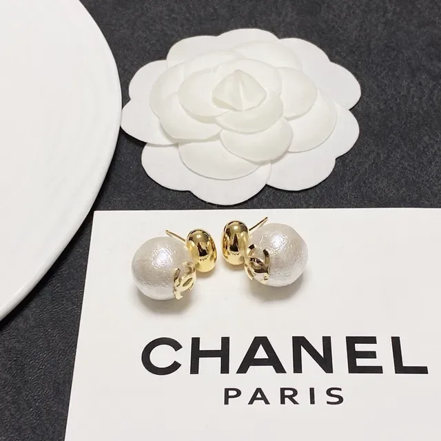 Chanel Pearl CC Logo Stud Earrings 5