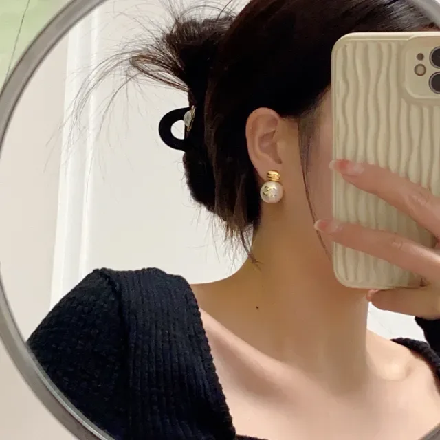 Chanel Pearl CC Logo Stud Earrings 8
