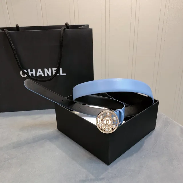 Chanel بكل ميداليون لؤلؤي حزام جلد أزرق فاتح 2