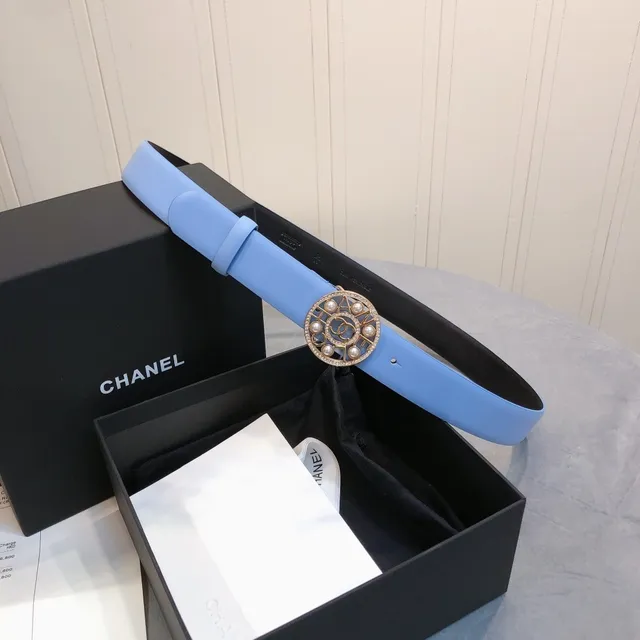Chanel بكل ميداليون لؤلؤي حزام جلد أزرق فاتح 3