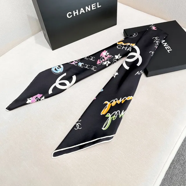 Chanel top de gilet sans bretelles lié avec foulard de soie imprimé 4
