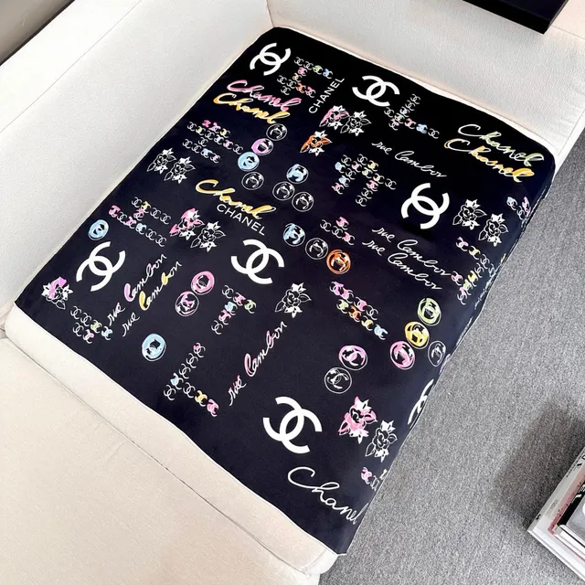 Chanel top de gilet sans bretelles lié avec foulard de soie imprimé 7