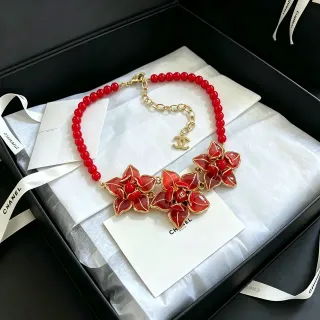 Chanel लाल मोतीकढ़ाई एमेल चैमेलिया हार