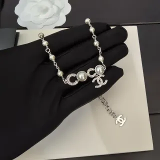 Chanel चांदी सफेद मोती-प्रकाशित interlocking CC Logo हार