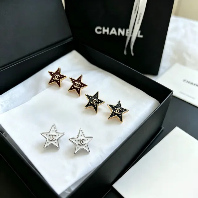 Chanel Star Enamel and Gold-Tone Stud Earrings 4