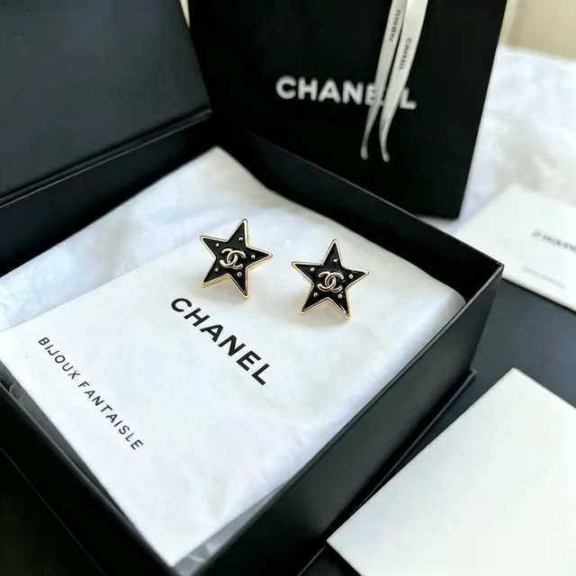 Chanel Star Enamel and Gold-Tone Stud Earrings 9
