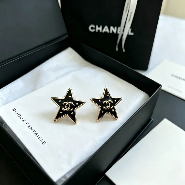 Chanel Star Enamel and Gold-Tone Stud Earrings 10