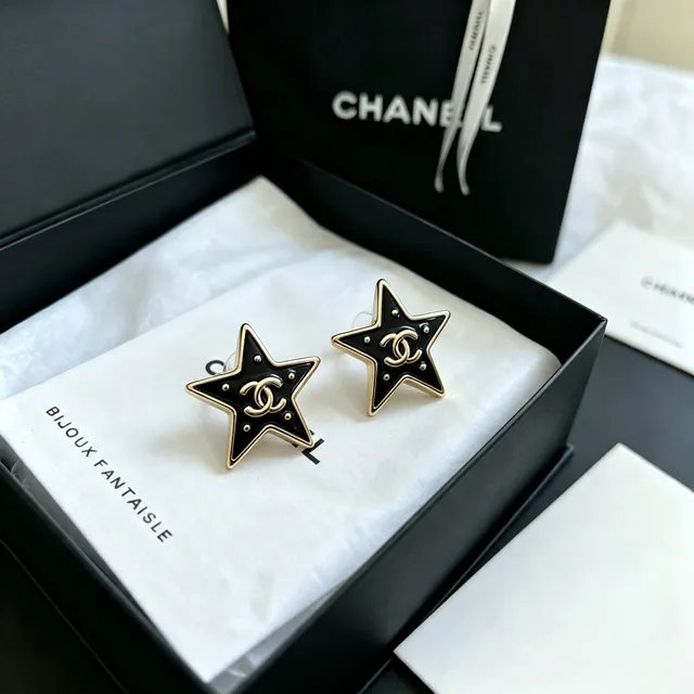 Chanel Star Enamel and Gold-Tone Stud Earrings 11
