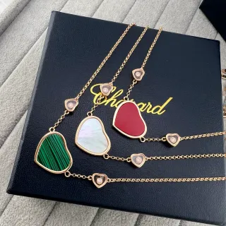 Chopard Cœurs Heureux Malachite Mère de perle Émail rouge Colliers en forme de cœur