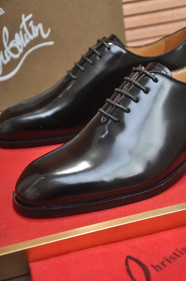 Christian Louboutin Chaussures Oxford à embout cap-toe noir poli 2