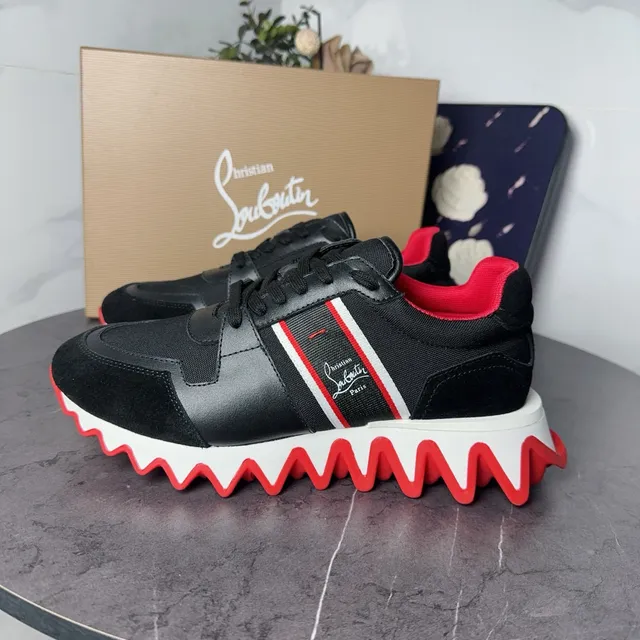 Christian Louboutin sneakers noir rouge sculpté semelle ondulée cuir daim partie supérieure sneakers chunky 3