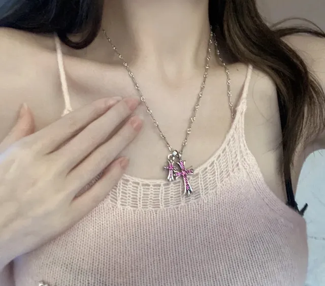 Chrome Hearts Collier avec pendentif croix double en pierre rose 2