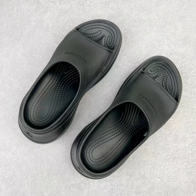 Crocs Echo Clog Black Molded Foam Platform Clog 8