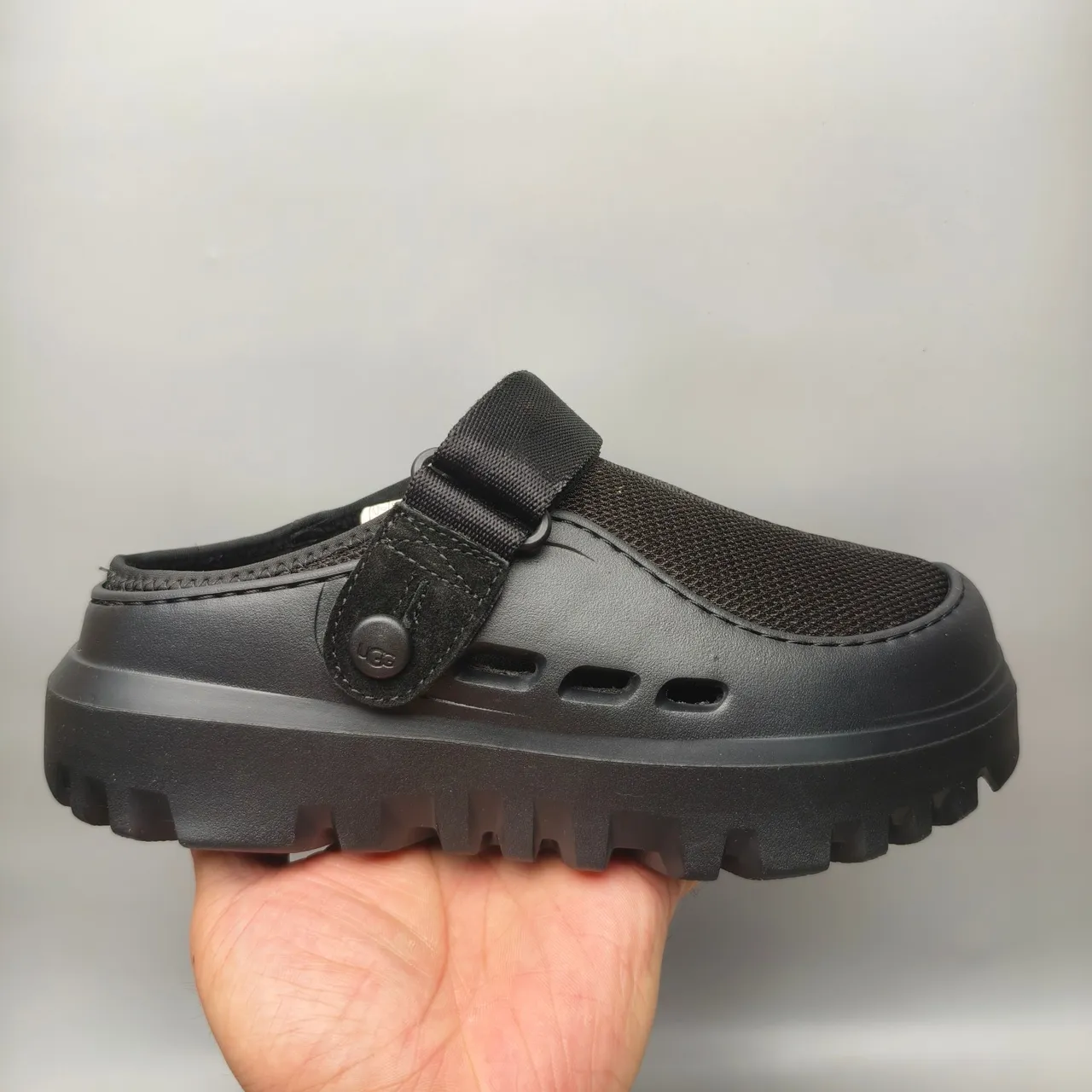Crocs Echo Clog أسود قاعدة مطبوعة Clog 2