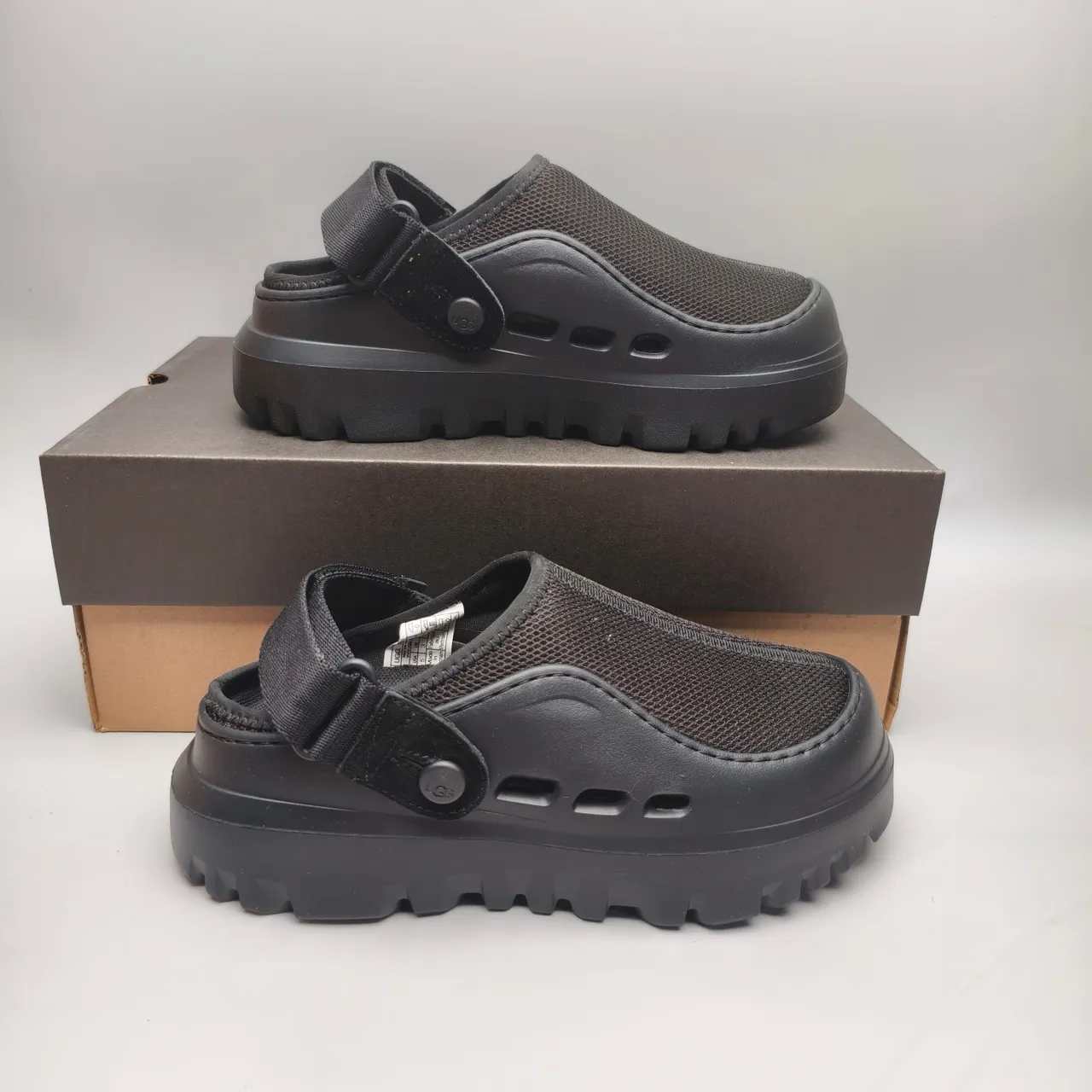 Crocs Echo Clog أسود قاعدة مطبوعة Clog 5