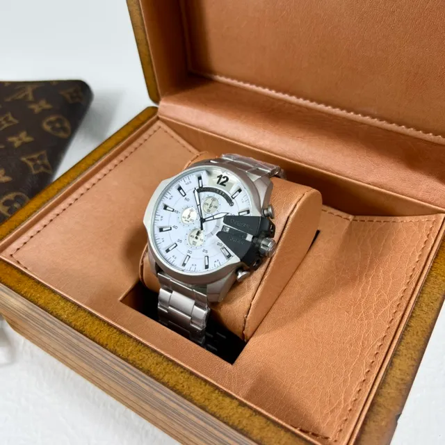 Diesel Mr. Daddy Chronograph Caixa Prateada Esfera Branca Relógio Mecânico 2