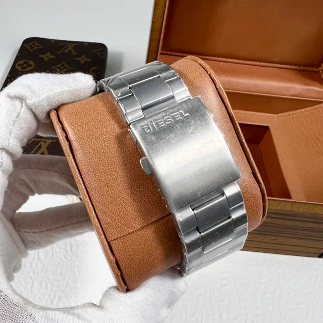 Diesel Mr. Daddy Chronograph Caixa Prateada Esfera Branca Relógio Mecânico 5