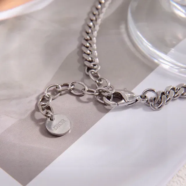 Dior Addict قلادة سلسلة كيرب ذهب أبيض لؤلؤ 8
