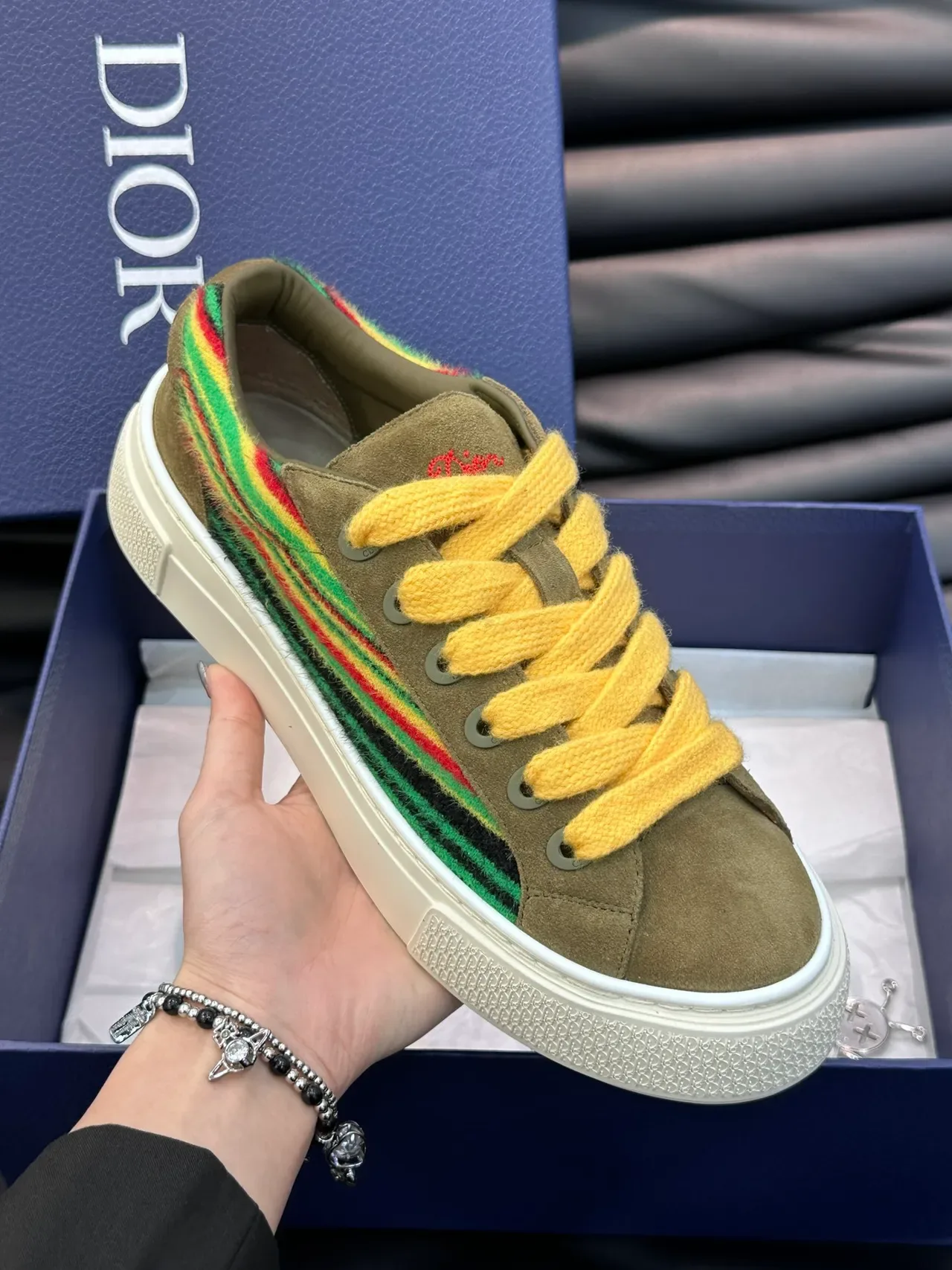 Dior tênis lifestyle Army Green Multicolor camurça superior painel lateral listrado 1