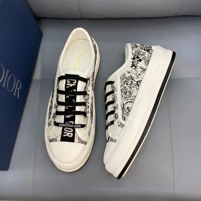 Dior B23 Graphic Print White and Black Lifestyle Sneakers 4