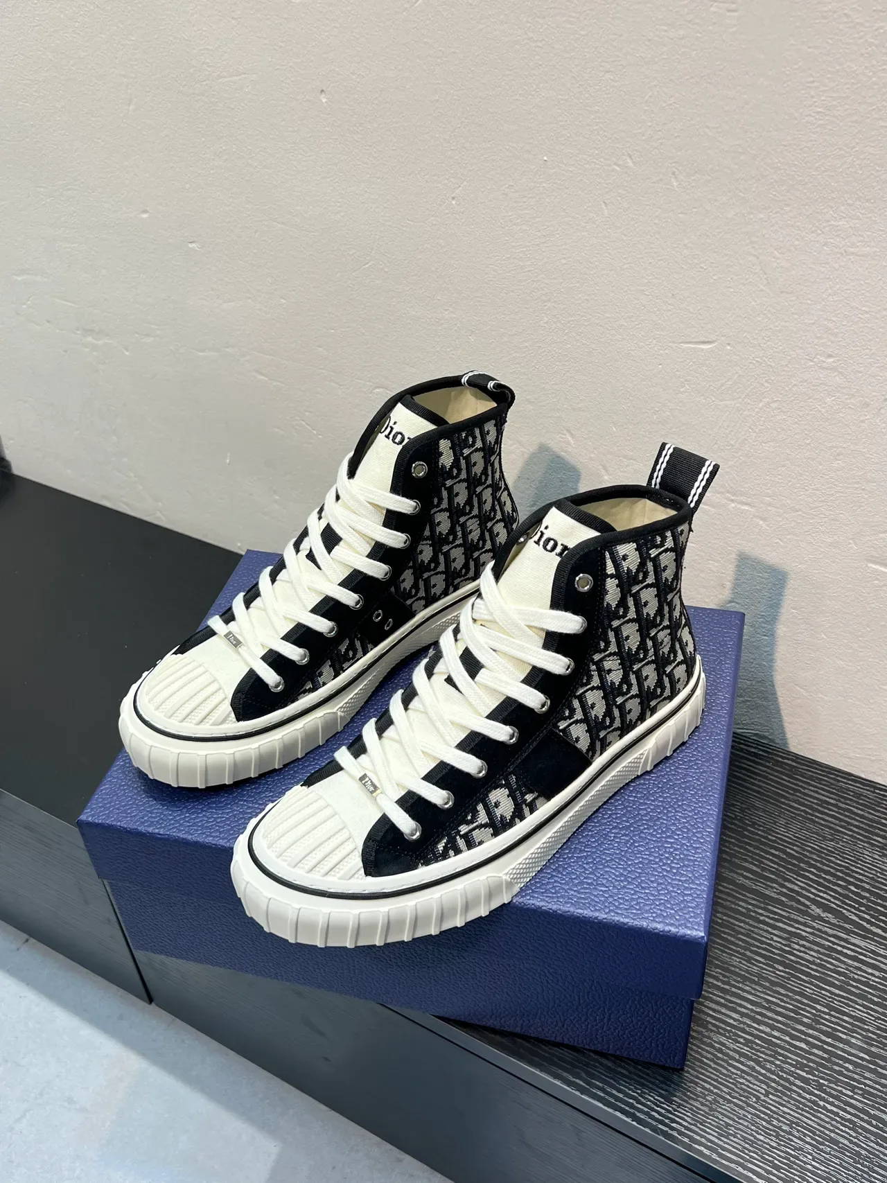 Dior B23 Oblique Jacquard High-Top Lifestyle Sneakers 3