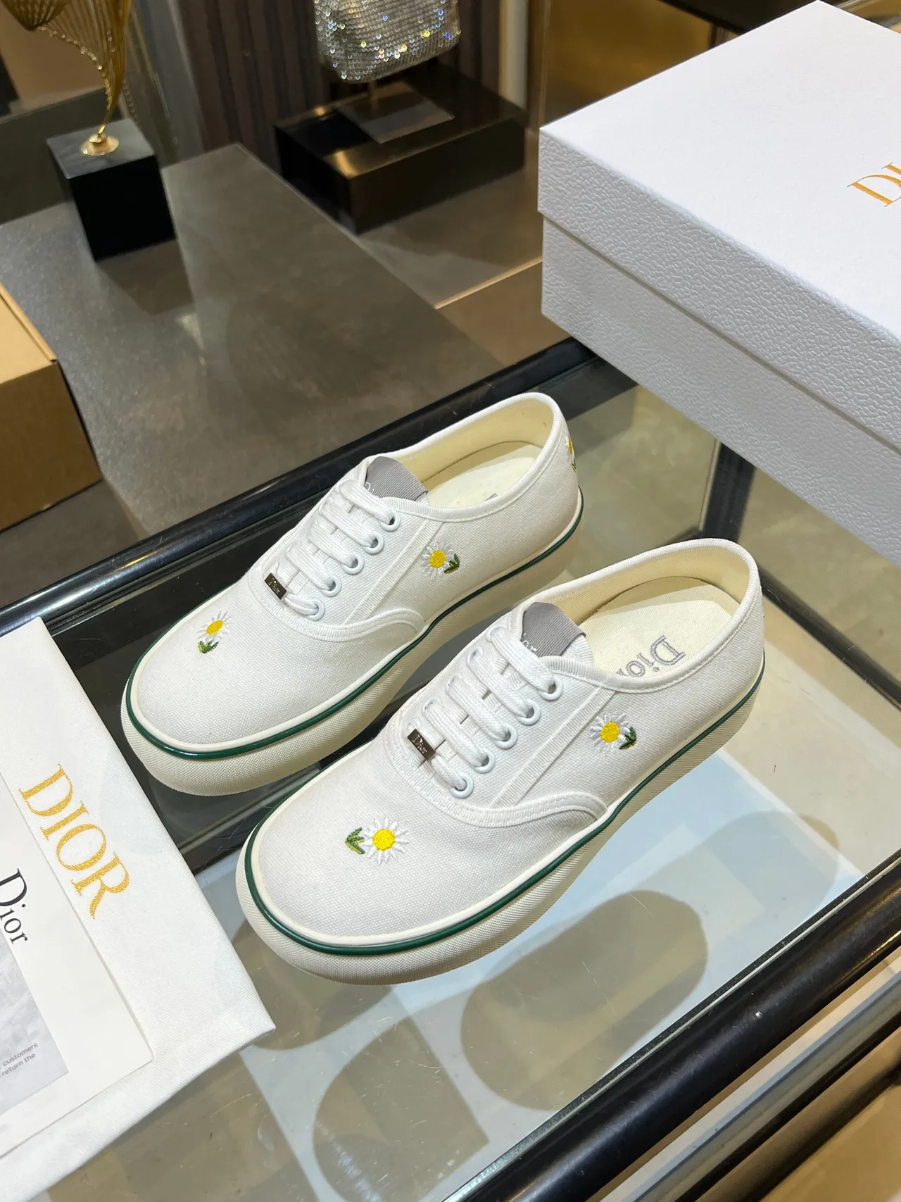 Dior B23 White Green Embroidered Daisy Motif Canvas Upper Sneakers 2