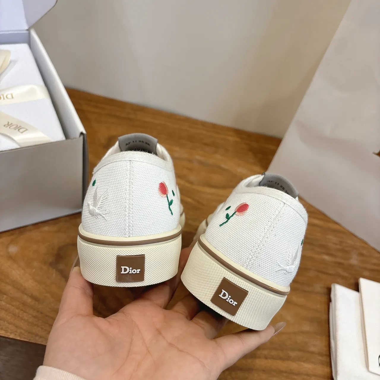 Dior B23 White Pink Embroidered Floral Low-Top Canvas Shoes 3