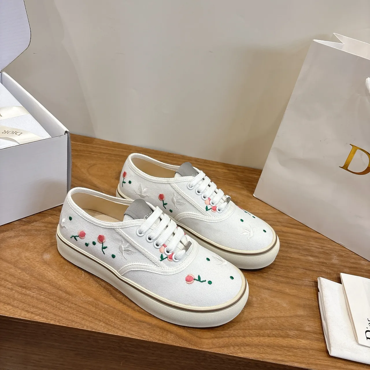 Dior B23 White Pink Embroidered Floral Low-Top Canvas Shoes 4