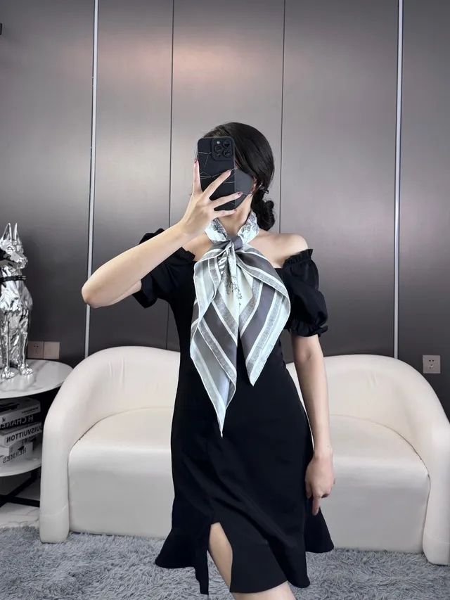 Dior Preto e Branco Estampado Pastoril Risca Cinza Lenço de Seda 3