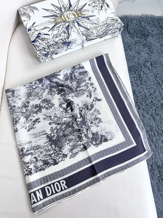 Dior Preto e Branco Estampado Pastoril Risca Cinza Lenço de Seda 5