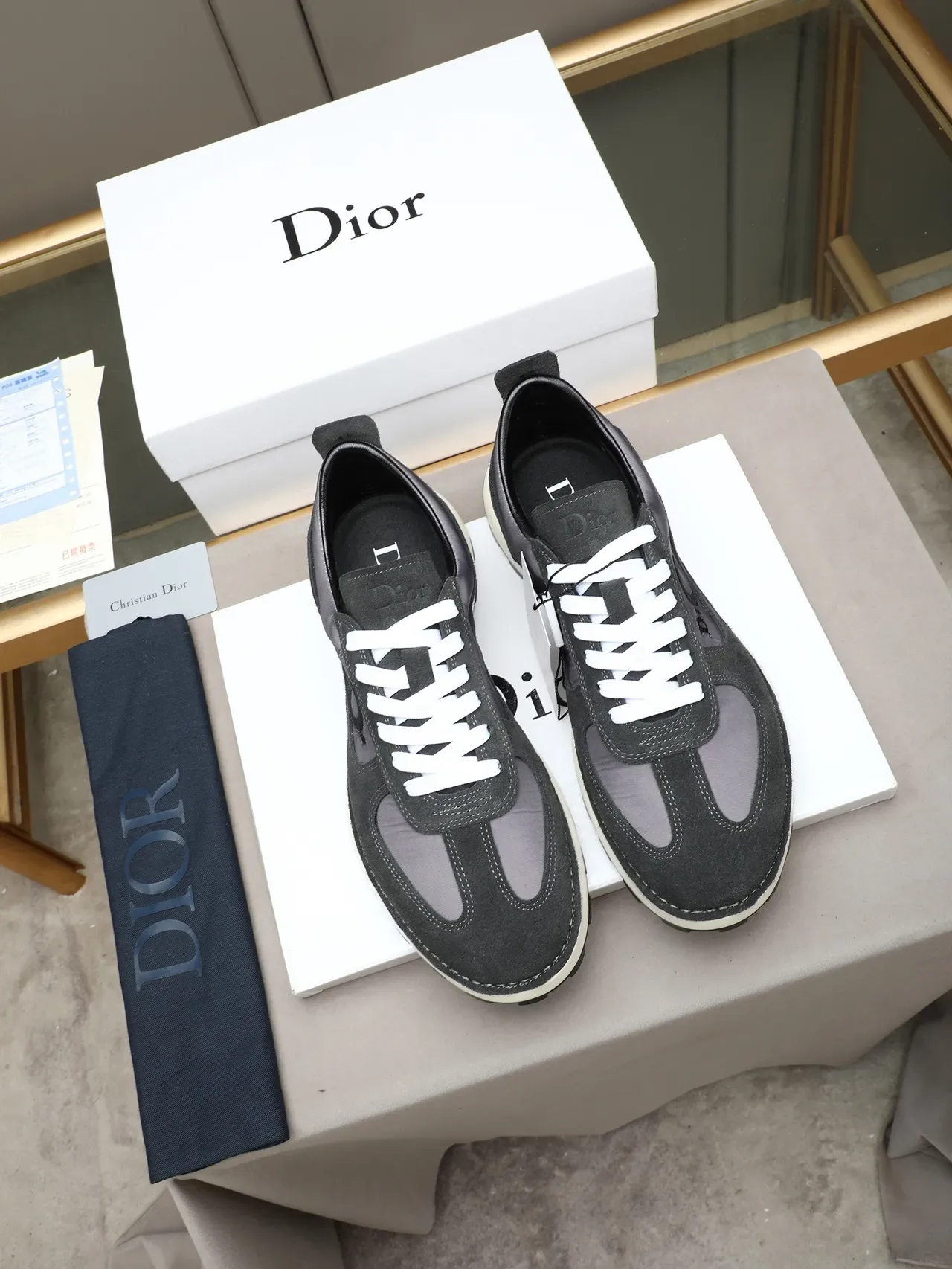 Sneakers Dior Noir et Gris Daim et Maille Upper Logo Oblique Brodé Lifestyle 3