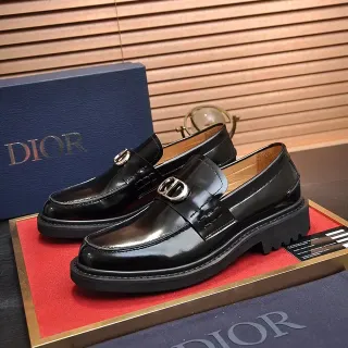 Dior काला पैटेंट लेदर D-Ring बकल लोफर