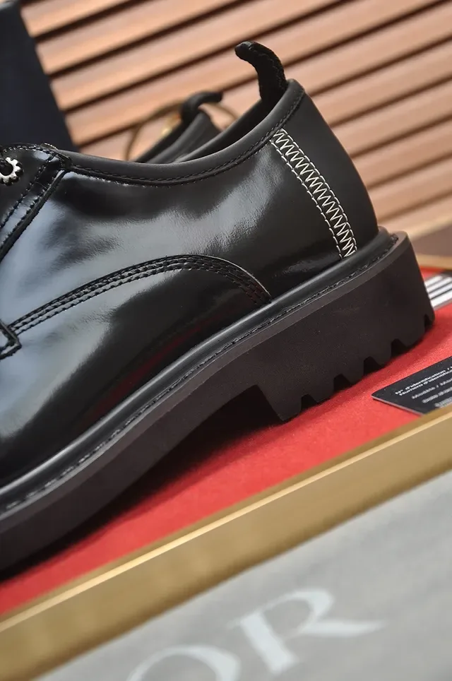 Dior Zapatos Oxford de Cuero Pulido Negro con punta de ala 2