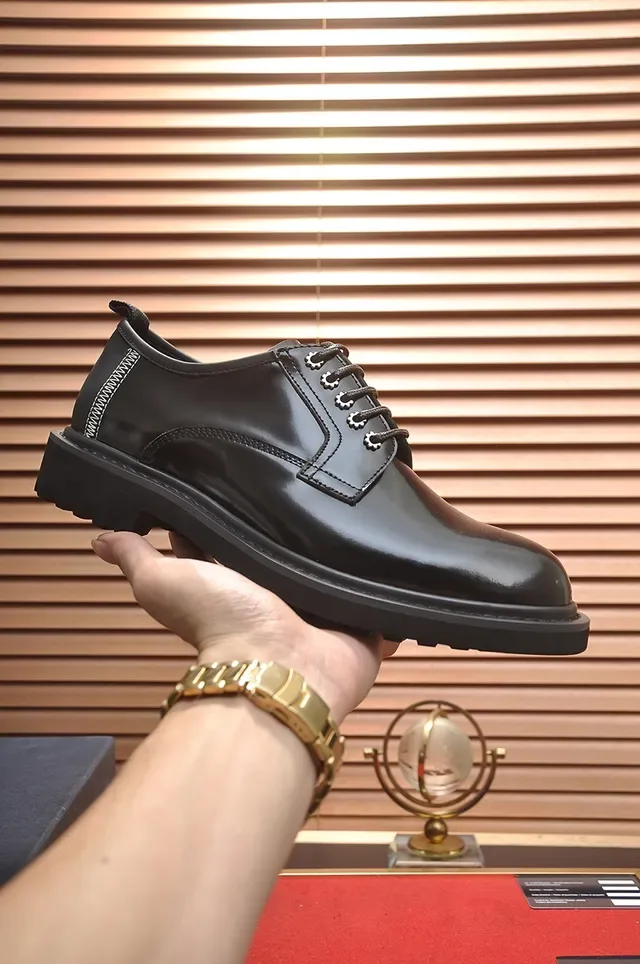 Dior Zapatos Oxford de Cuero Pulido Negro con punta de ala 4