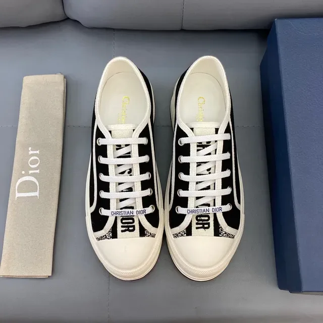 Dior Black White Canvas Upper Low-Top Silhouette Lifestyle Sneakers 2