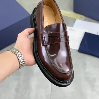 Dior ब्राउन ब्लैक ग्लॉसी पैटेंट लेदर पेनी स्ट्रैप डिटेल लोफर