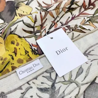 Dior फ्लोरल बॉटैनिकल प्रिंट क्रीम सिल्क स्कार्फ