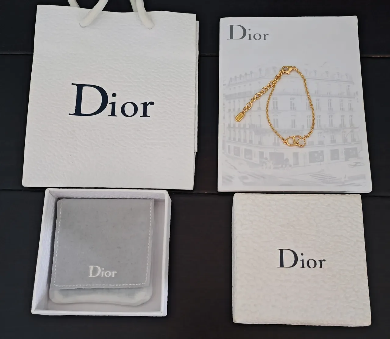 Dior Pulseira Tom Dourado CD Logo e Charm Trévo de Madreperla 3