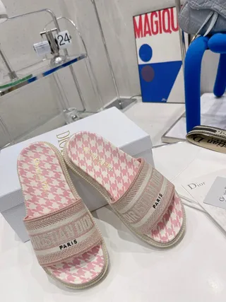 Dior Pink White Houndstooth-Patterned Branded Strap Slippers 9