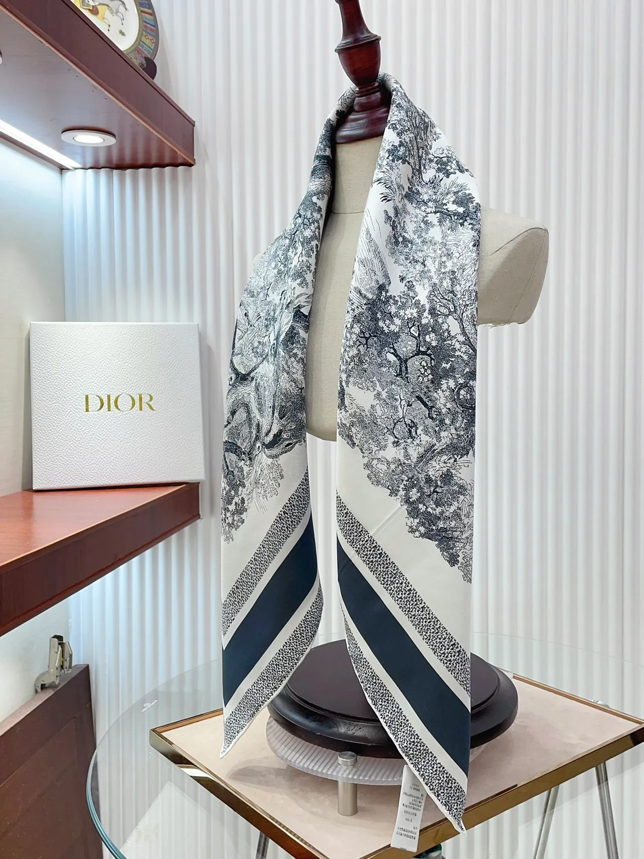 Dior Bufanda de Seda con Motivo Forestal Impreso y Borde Navy 9