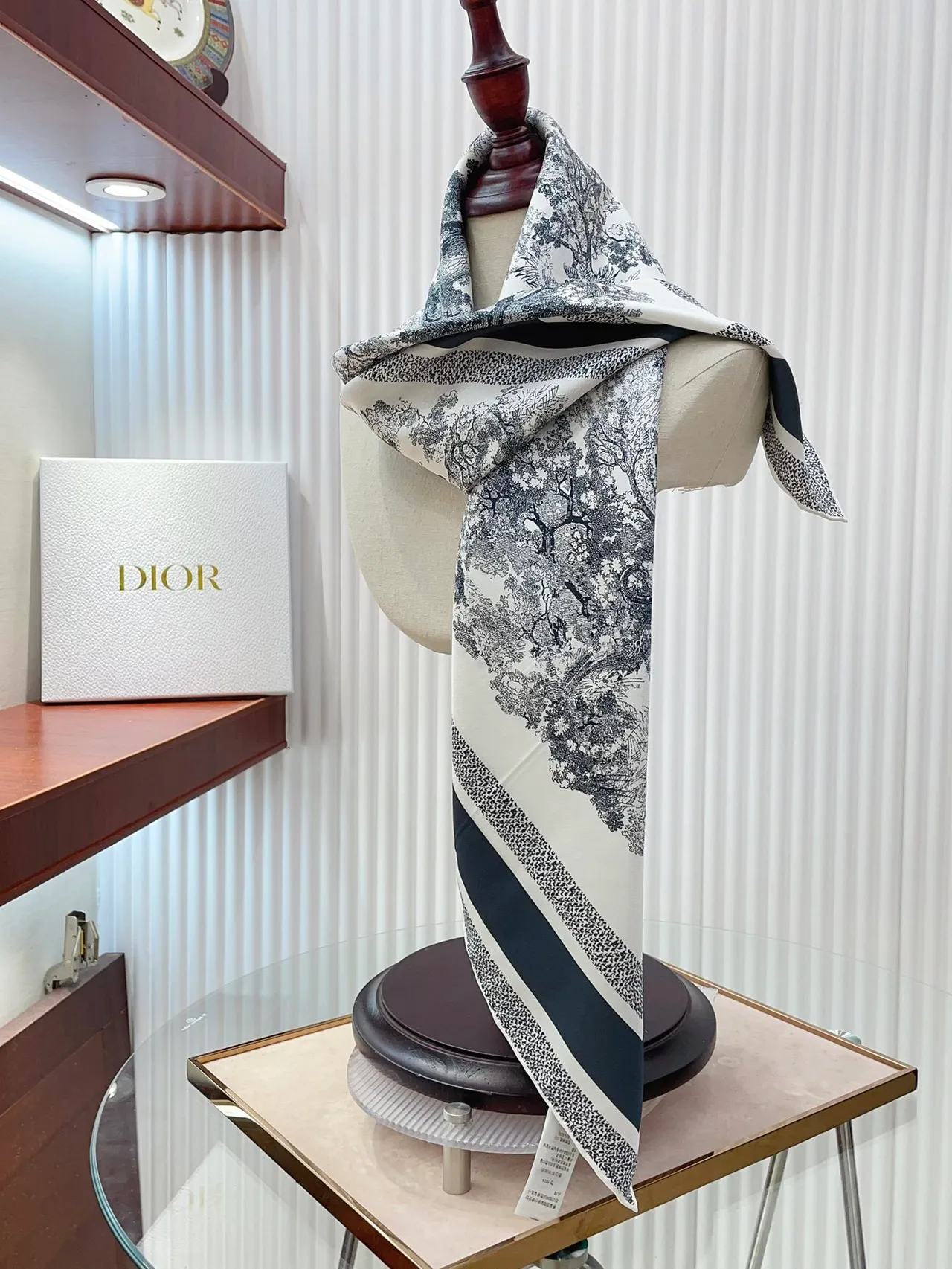 Dior Bufanda de Seda con Motivo Forestal Impreso y Borde Navy 3