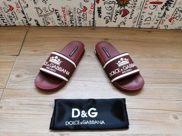 Dolce & Gabbana Bordeaux Blanc Sangle Large Logo Couronne Pantoufles 3