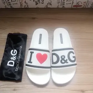 Dolce & Gabbana I Love D&G نعال بيضاء مع حزام جرافيكي