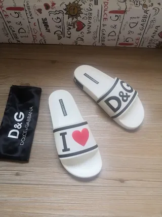 Dolce & Gabbana I Love D&G Chaussons Blancs à Brides Graphiques 2