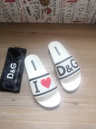 Dolce & Gabbana I Love D&G Chaussons Blancs à Brides Graphiques 3