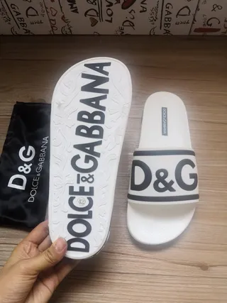 Dolce & Gabbana I Love D&G Chaussons Blancs à Brides Graphiques 4
