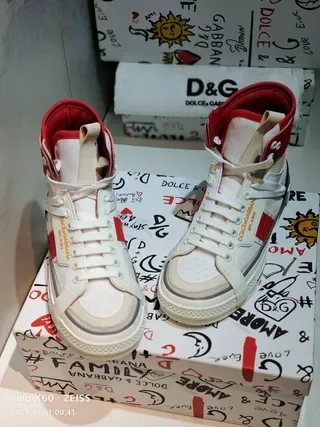 Dolce & Gabbana أحذية رياضية بيضاء وحمراء عالية مع حزام غير متماثل للأسلوب الحياة 6