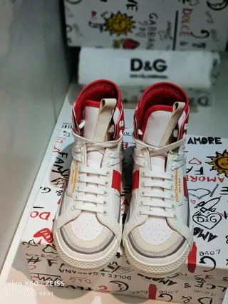 Dolce & Gabbana أحذية رياضية بيضاء وحمراء عالية مع حزام غير متماثل للأسلوب الحياة 9