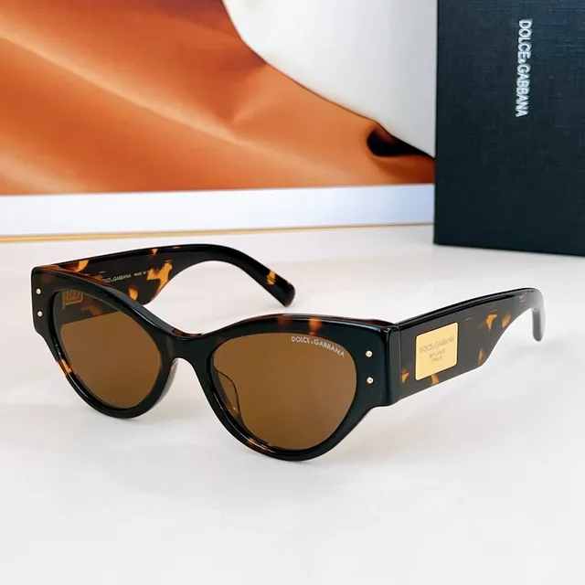 Dolce & Gabbana Óculos de Sol Preto Dourado Silhueta Cat-Eye Armação de Acetato 2